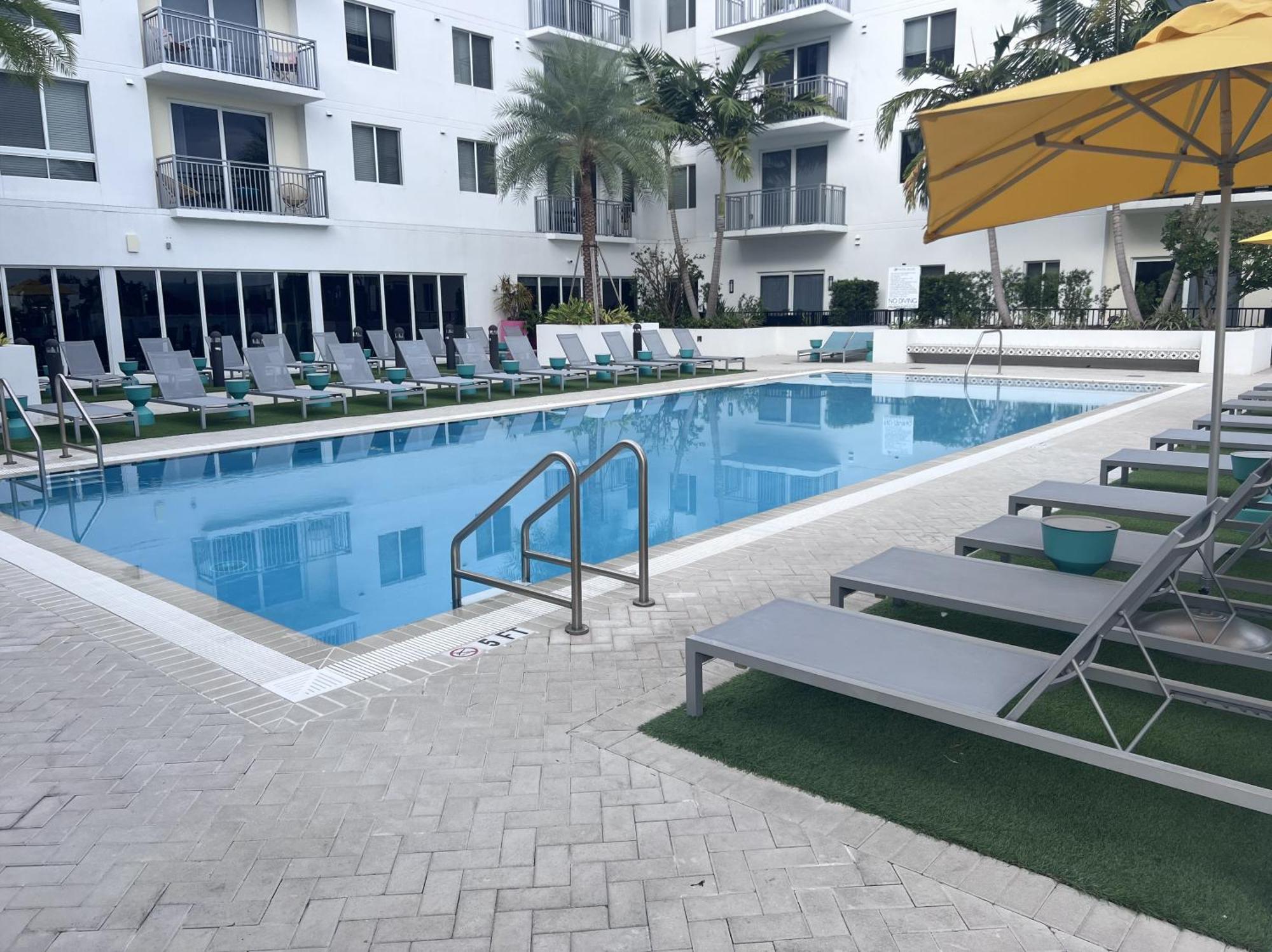 Master Bed Room In Calle Ocho Miami Eksteriør bilde