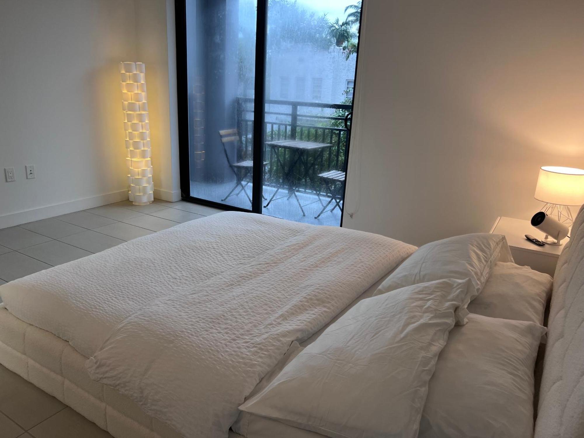 Master Bed Room In Calle Ocho Miami Eksteriør bilde