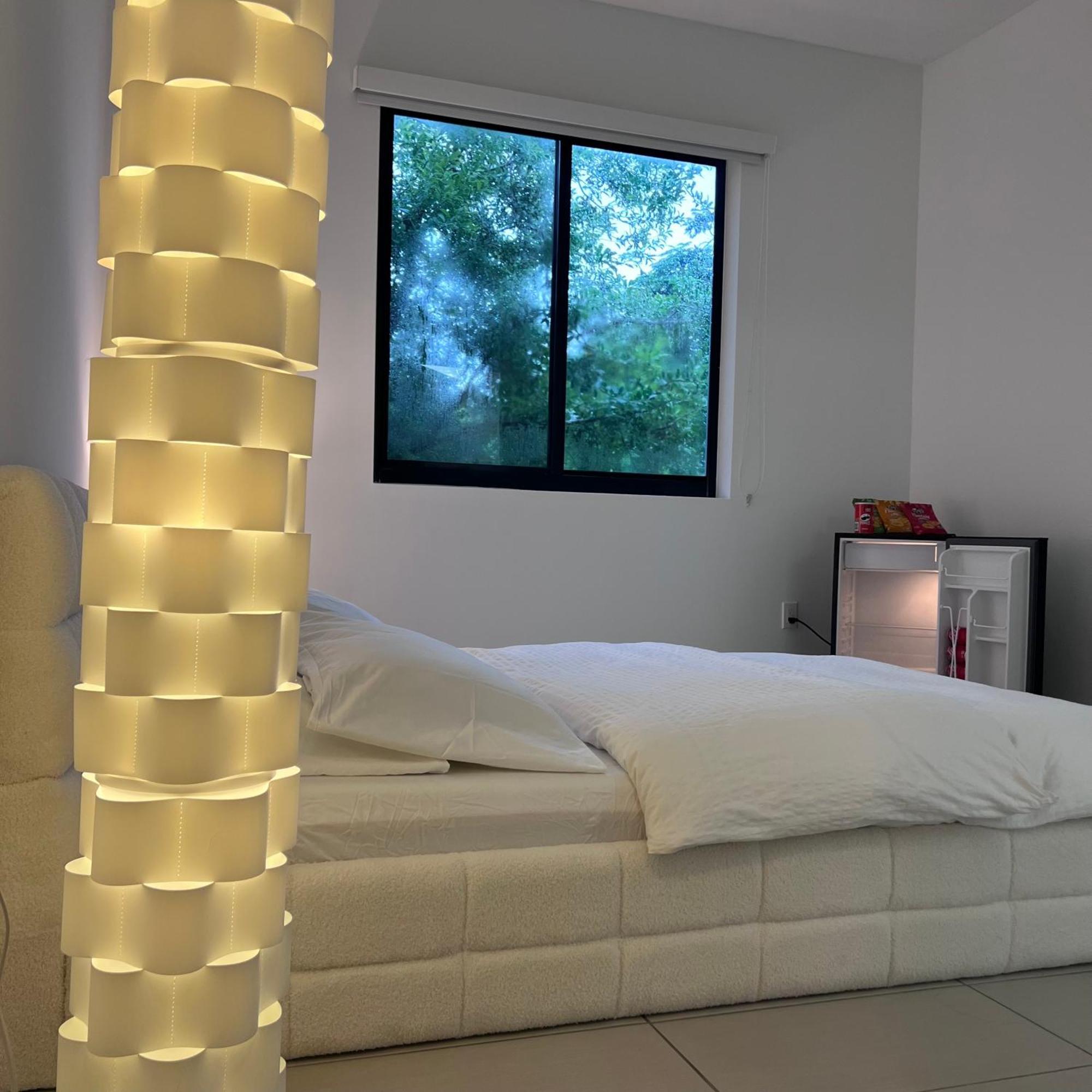 Master Bed Room In Calle Ocho Miami Eksteriør bilde