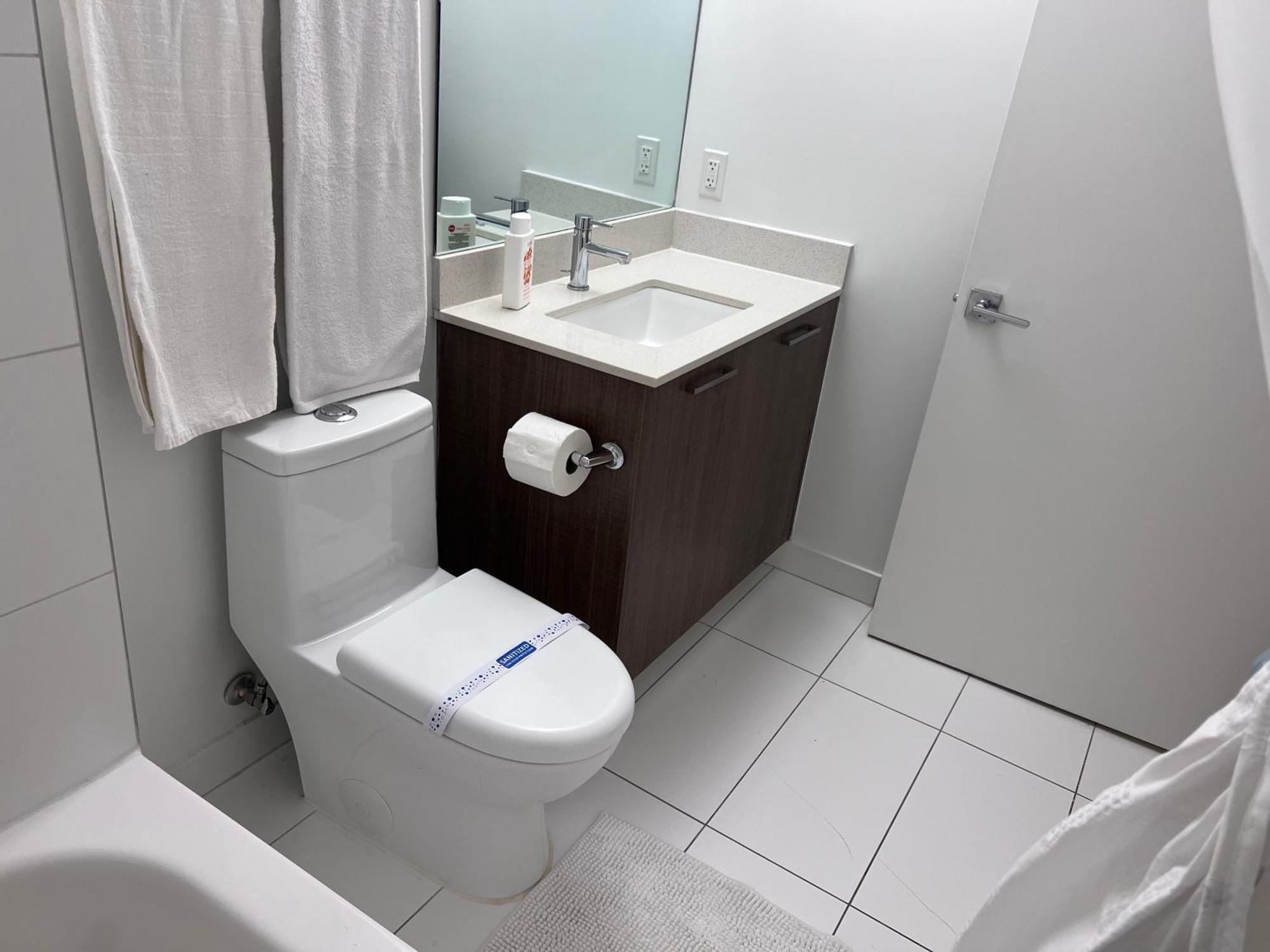 Master Bed Room In Calle Ocho Miami Eksteriør bilde